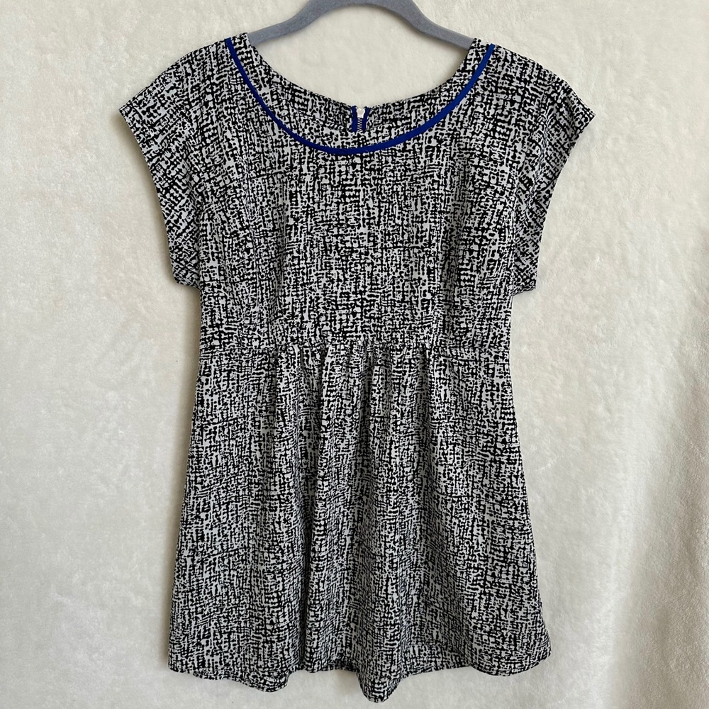 Motherhood Maternity‎ Abstract Black White Grid Blue Trim Tunic Blouse Medium